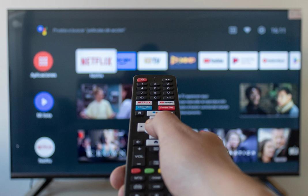 Βλέπεις παράνομα TV; «Καμπάνα» – πρόστιμο 3.000 ευρώ, συλλήψεις και διαδικασία αυτόφωρου!