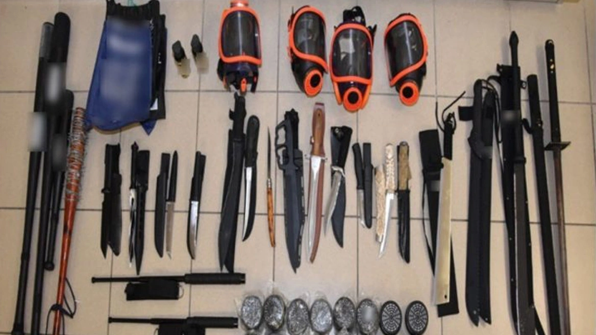 Συνελήφθη 58χρονος που είχε ολόκληρο οπλοστάσιο στο σπίτι του