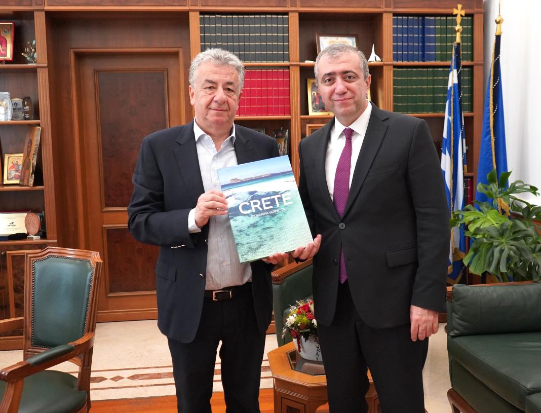 Εντυπωσιάστηκε από την Κρήτη ο Πρέσβης του Αζερμπαϊτζάν