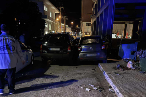 Καραμπόλα με τρία αυτοκίνητα στη Σούδα (εικόνες)