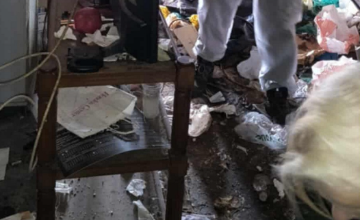 Χανιά: Αδιανόητες εικόνες από όγκους σκουπιδιών σε διαμέρισμα που καθάρισαν παρουσία εισαγγελέα