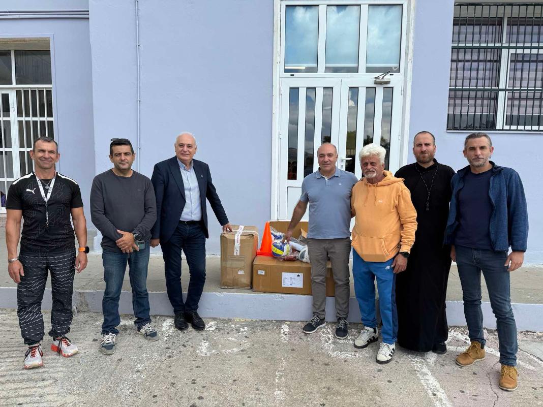 Δήμος Βιάννου: Παραδόθηκε αθλητικό υλικό σε όλες τις σχολικές Μονάδες και δύο νέοι διαδραστικοί πίνακες