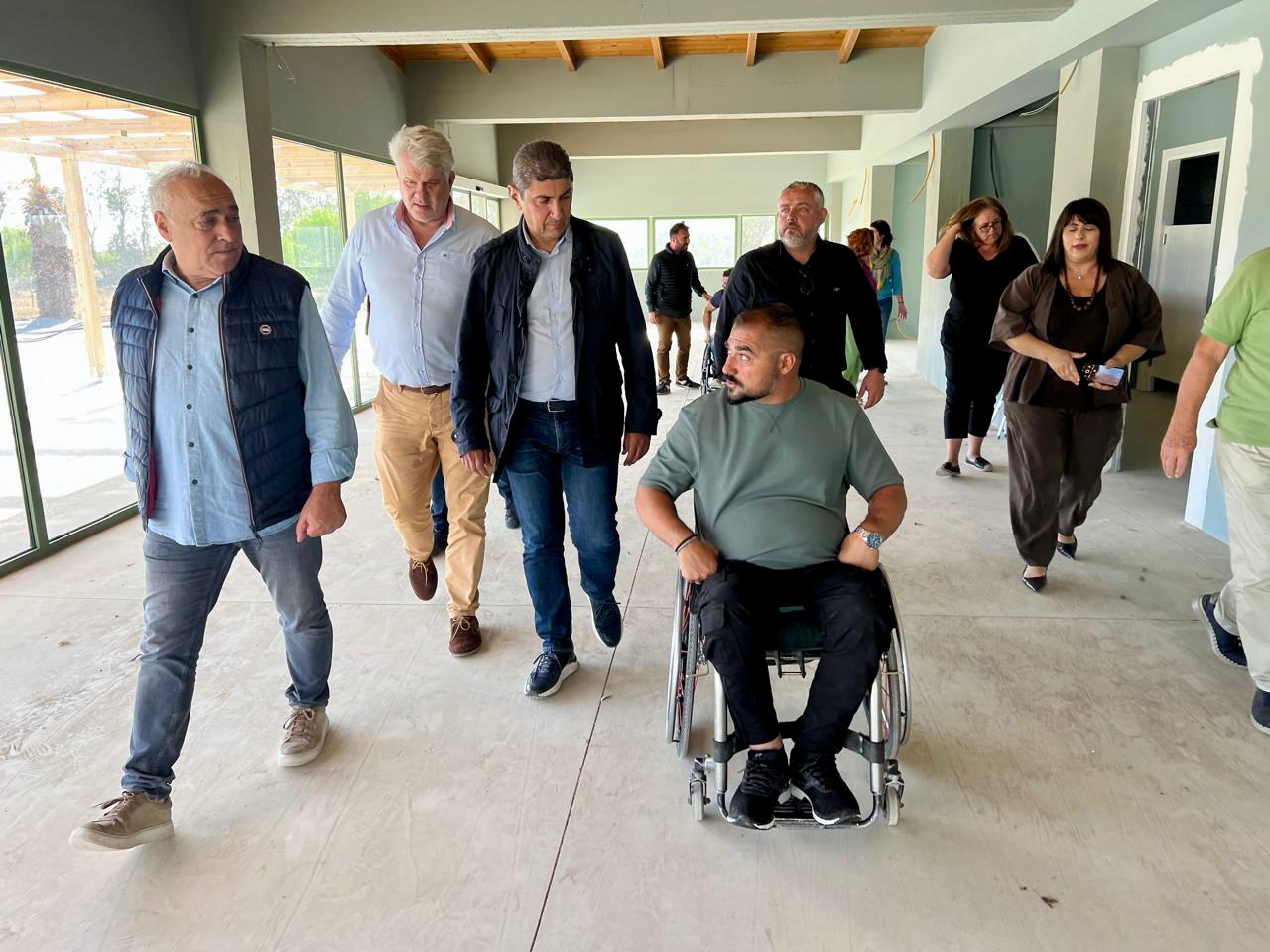 Στις αθλητικές εγκαταστάσεις της Αφραθιάς ο Λευτέρης Αυγενάκης