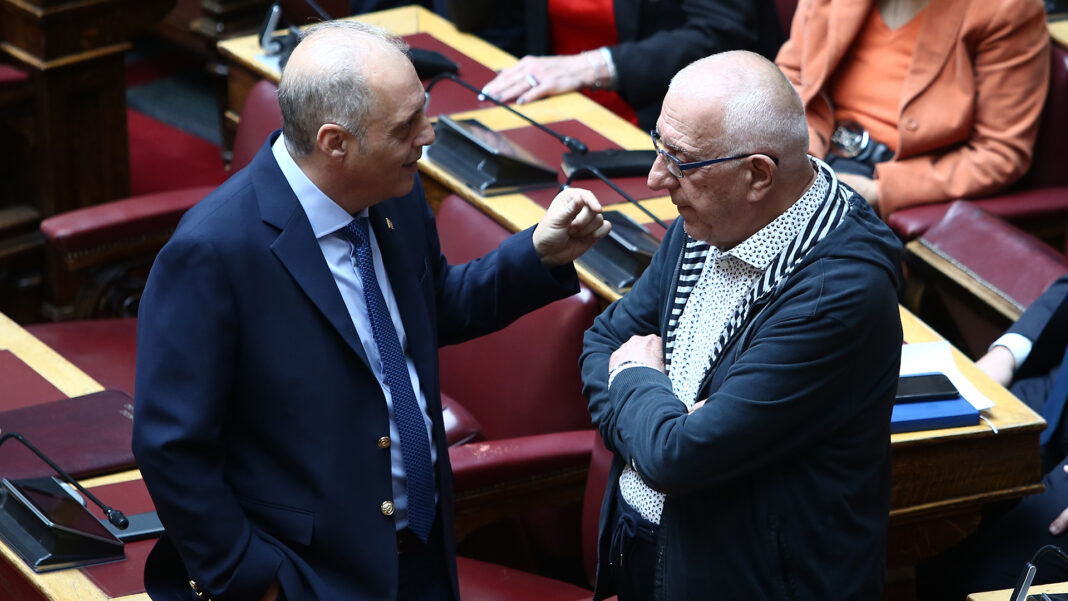 Παρέμβαση Κακλαμάνη για την απρέπεια Βελόπουλο στον Καιρίδη