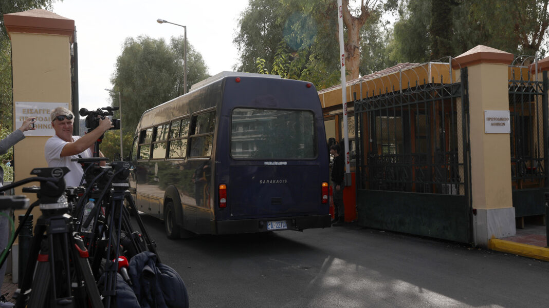ΟΠΕΚΕΠΕ: Απολογούνται οι πρώτοι 12 συλληφθέντες – Ελεύθερη η έγκυος κατηγορούμενη