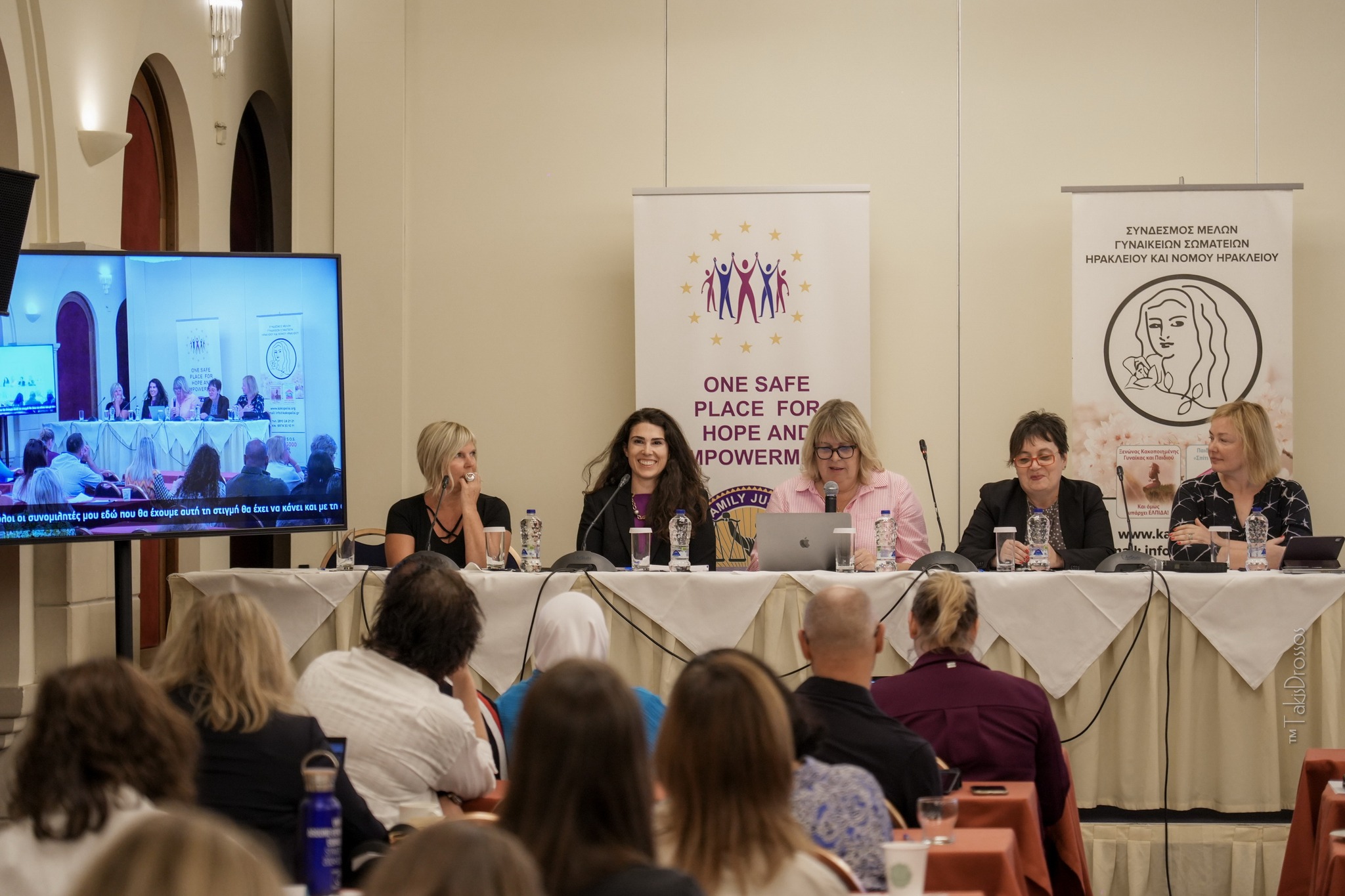 Συγκίνησαν οι ιστορίες θυμάτων έμφυλης βίας