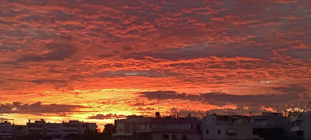 Υπέροχες φωτογραφίες από την κόκκινη ανατολή στο Ηράκλειο