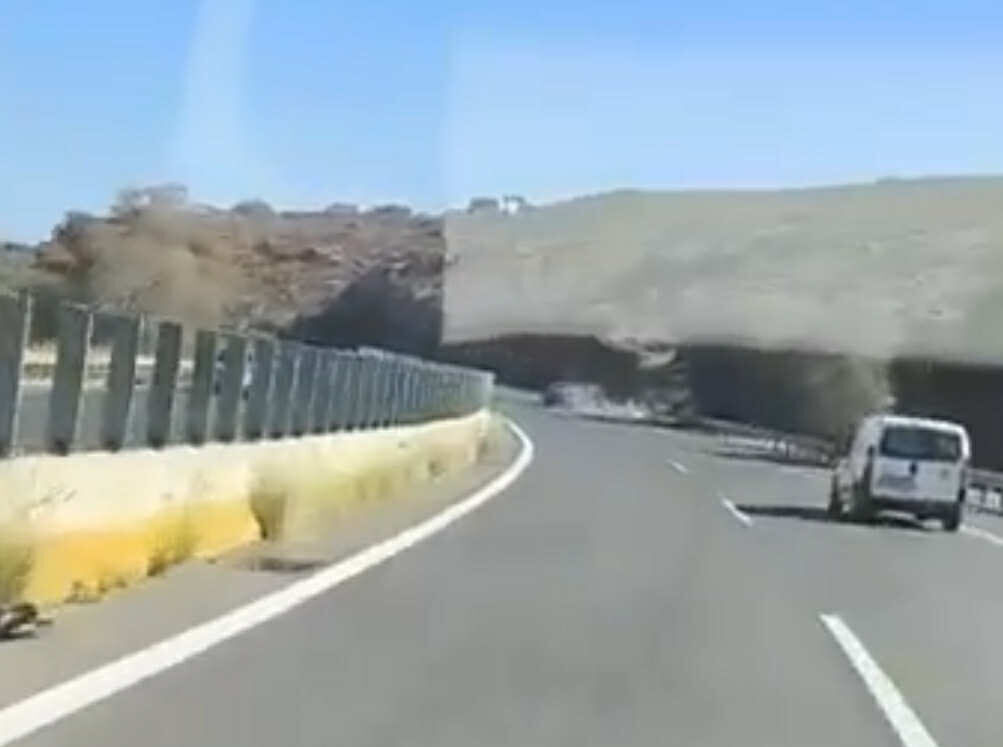 Απίστευτο περιστατικό στον ΒΟΑΚ: Οδηγός συγκρούστηκε με πέντε αυτοκίνητα και εγκατέλειψε το όχημά του!