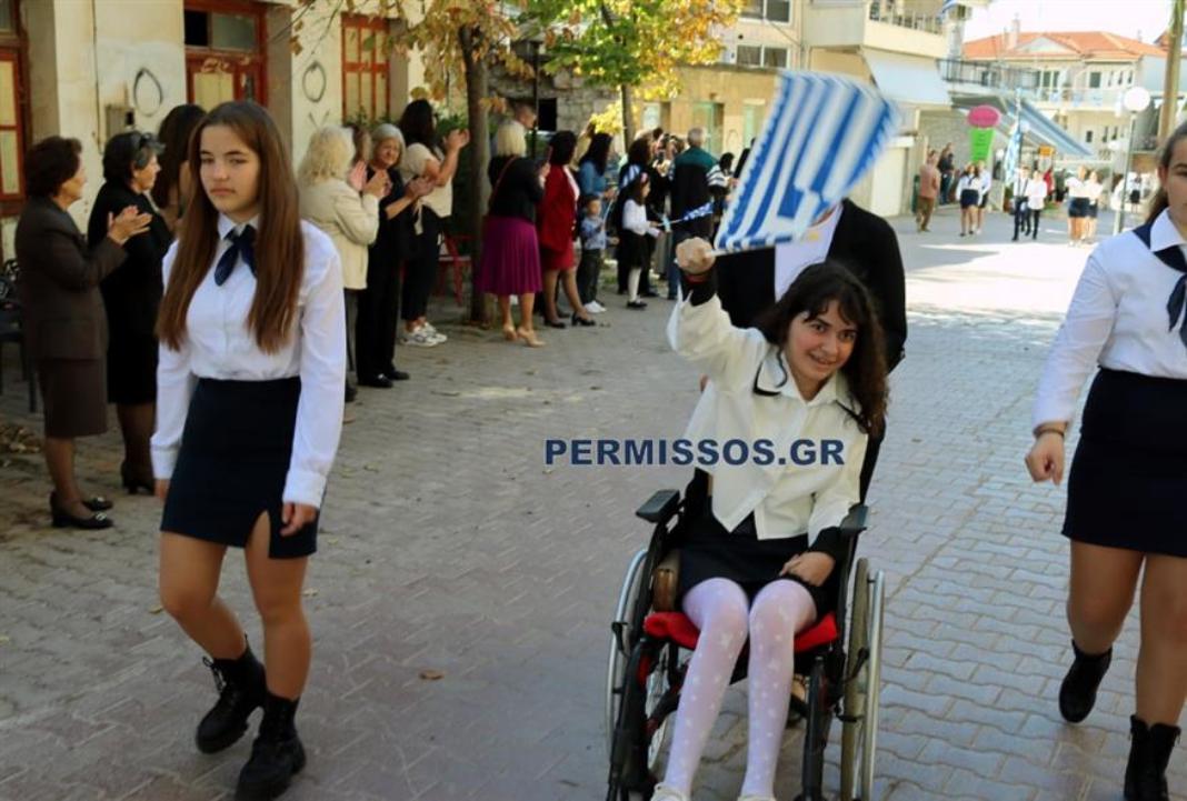 875_38189467-685d-43be-a5fd-a32e5a757fb5 (1) Η πρώτη παρέλαση της μικρής Αλεξίας μετά τον τραυματισμό της από αδέσποτη σφαίρα