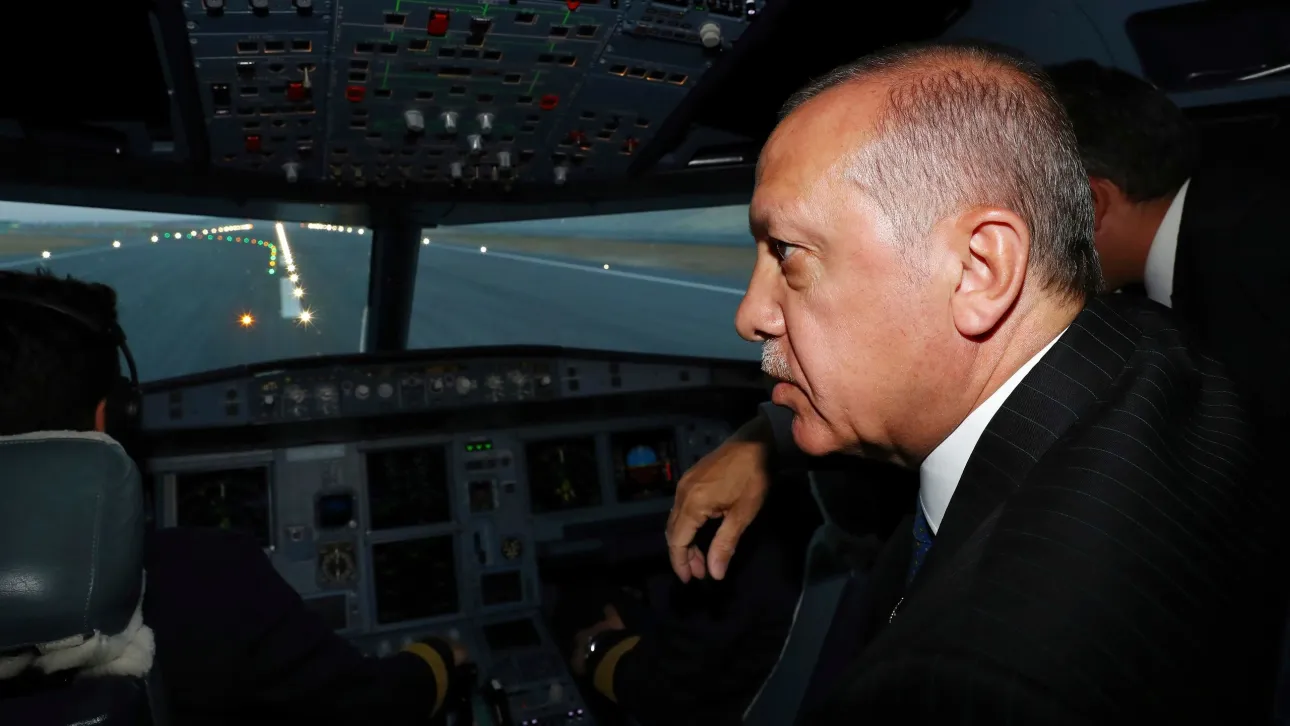 «Θρίλερ» με τον Ερντογάν στο Σαρμ ελ Σέιχ – Δεν κατέβαινε από το αεροπλάνο λόγω… Νετανιάχου