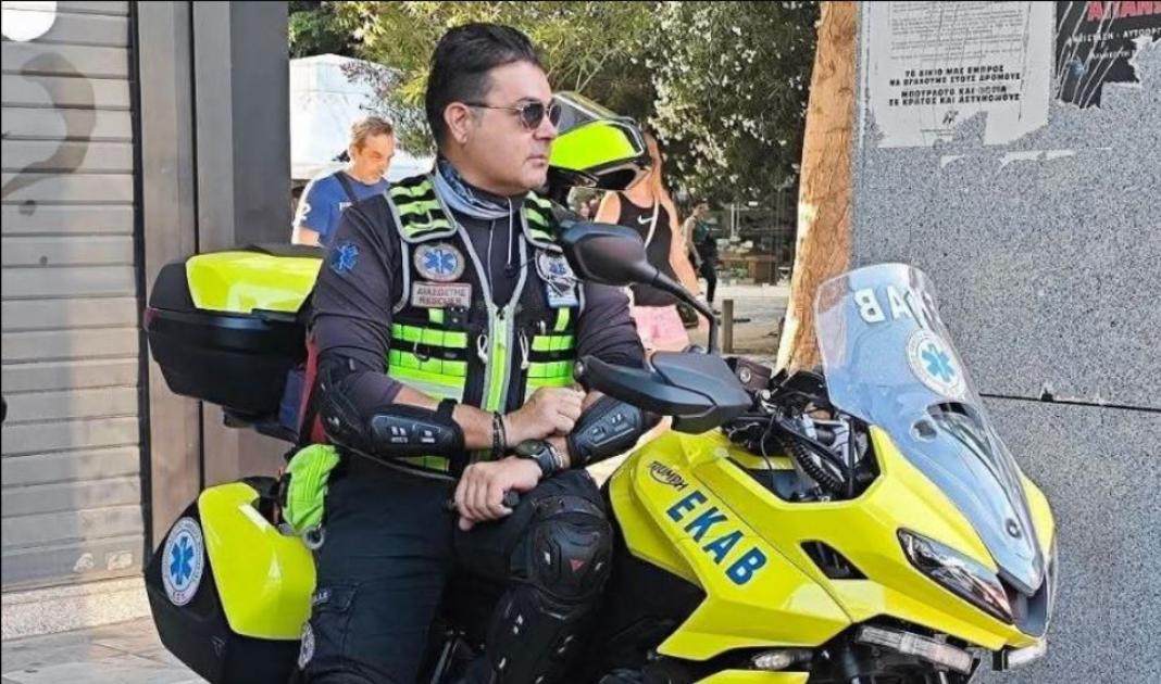 Δεν τα κατάφερε ο διασώστης του ΕΚΑΒ που τραυματίστηκε σε τροχαίο τον Σεπτέμβριο – Νοσηλευόταν στην εντατική