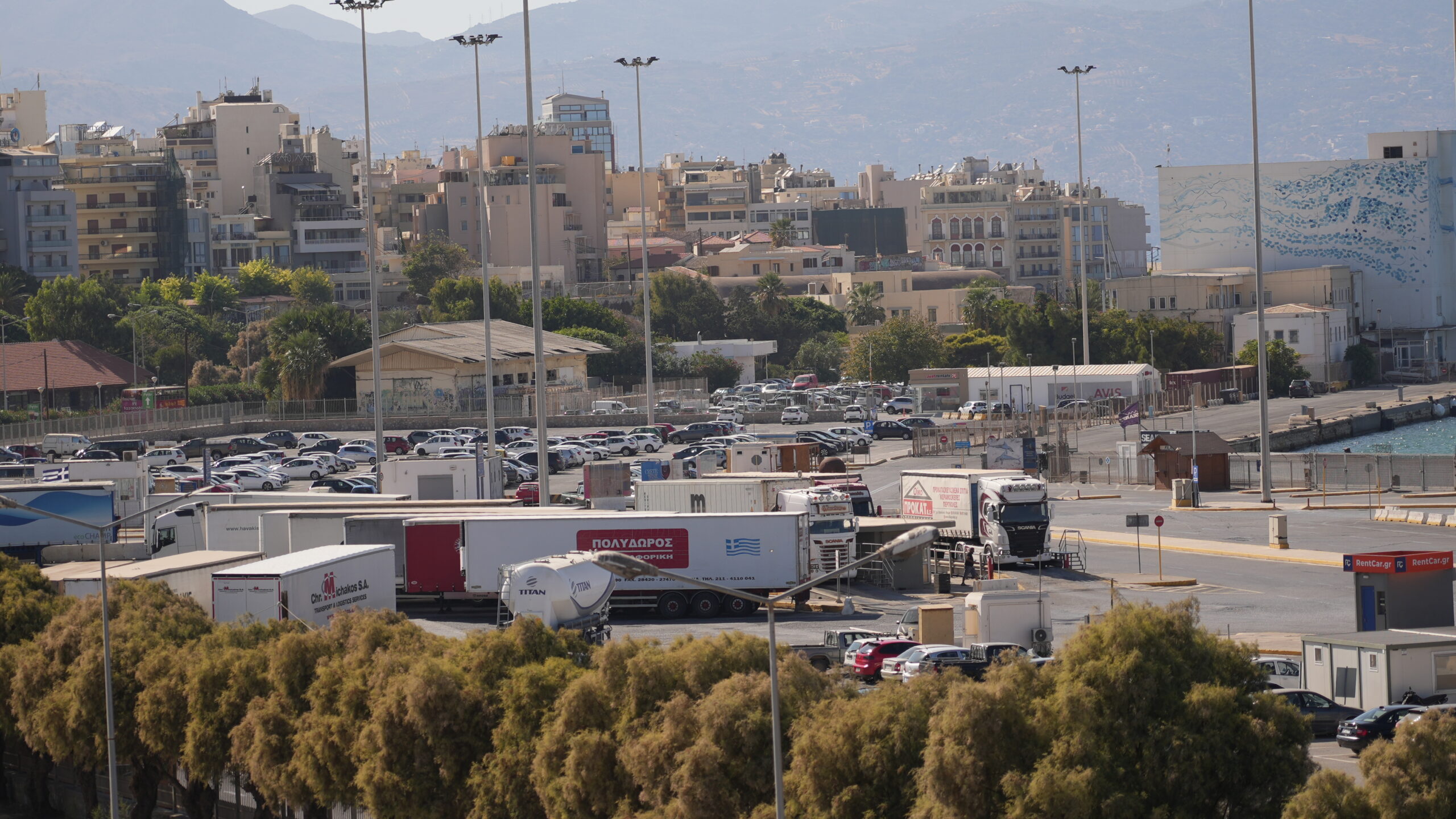 Λιμάνι Ηρακλείου: Η σύζυγος ξεκίνησε τη φασαρία, ο άνδρας της έστειλε γυναίκα στο νοσοκομείο!