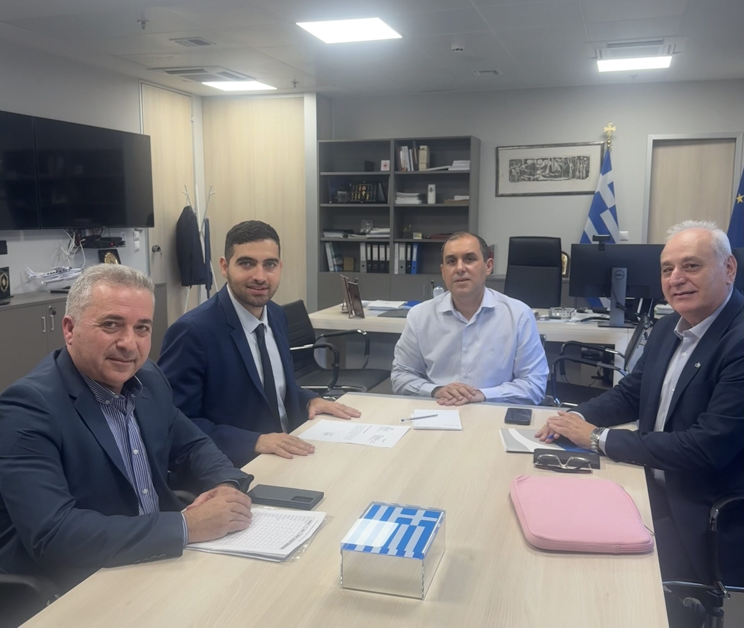 Ο Κωνσταντίνος Κεφαλογιάννης στον Υφυπουργό Κλιματικής Κρίσης και Πολιτικής Προστασίας.