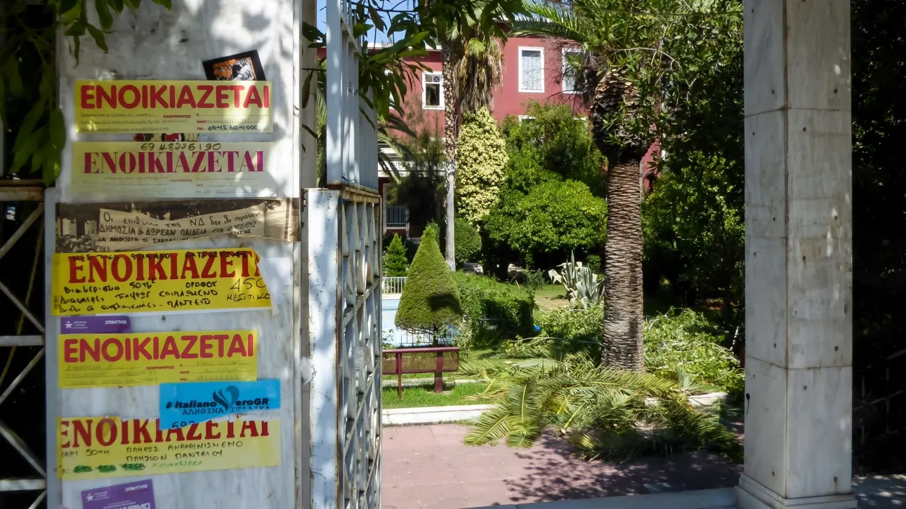 Σχεδόν μισός μισθός πάει στο ενοίκιο – Το 40% δίνει 1 στους 3 Έλληνες