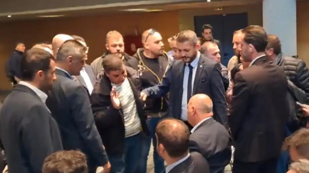Κώστας Τσιάρας: Αγρότες εισέβαλαν στο διοικητήριο Λιβαδειάς και περικύκλωσαν τον υπουργό