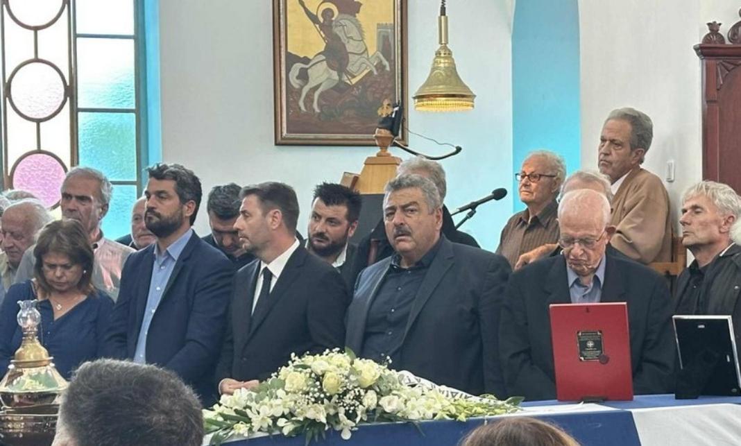 Παρουσία Ανδρουλάκη το τελευταίο αντίο στον Γιώργο Πρασιανάκη – Δείτε εικόνες