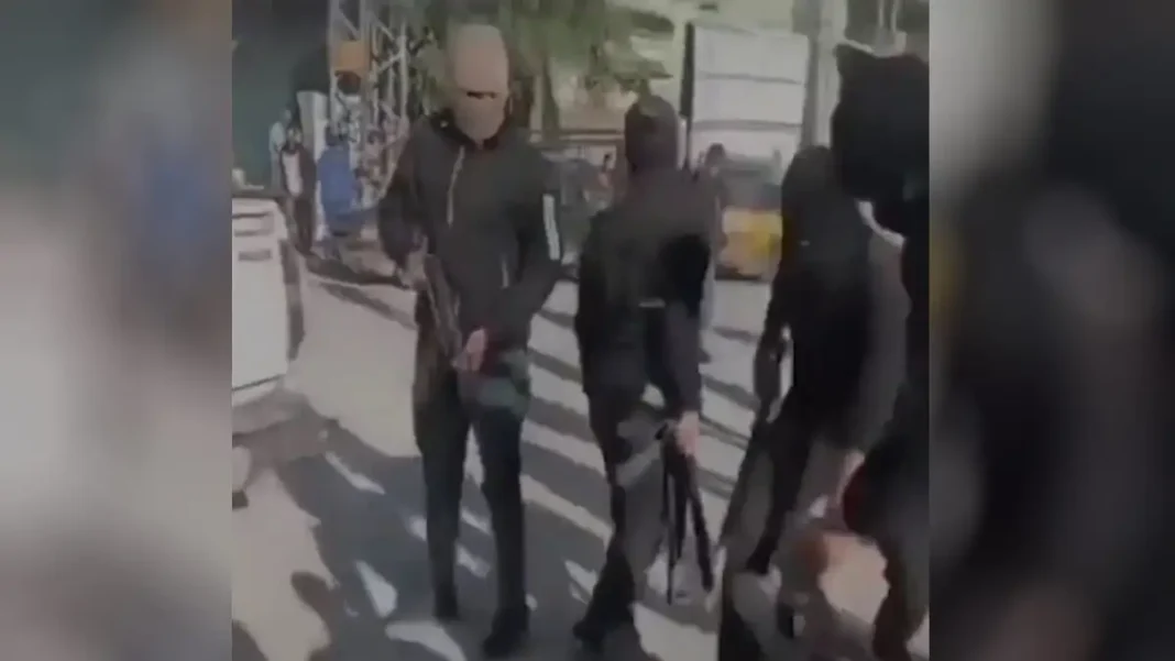 Φρίκη στη Γάζα: Οι IDF δημοσίευσαν σοκαριστικά βίντεο με βασανιστήρια σε Παλαιστίνιους – Σκληρές εικόνες