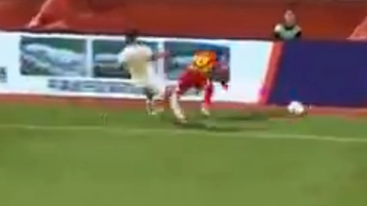 Βίντεο: Σοκαριστικός τραυματισμός ποδοσφαιριστή σε αγώνα στην Κίνα