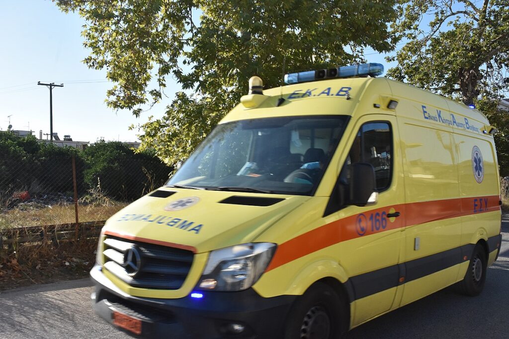 ΑΡΓΟΣ: Τροχαίο με τραυματία από σύγκρουση ΙΧ με μηχανάκι. (Βασίλης Παπαδόπουλος/Eurokinissi) Σε κρίσιμη κατάσταση 70χρονη που δέχθηκε επίθεση με πέτρα στη Μαρίνα Γλυφάδας