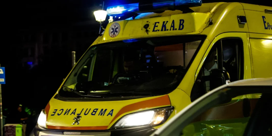 Σοβαρό τροχαίο στο Μενίδι: Αυτοκίνητο καρφώθηκε σε δέντρο -Σε σοβαρή κατάσταση ο οδηγός