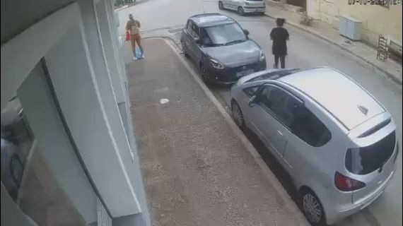 Λαύριο: «Είδα ένα τεράστιο κομμάτι να πέφτει» -Συγκλονίζει η γυναίκα που γλίτωσε από την πτώση μπαλκονιού
