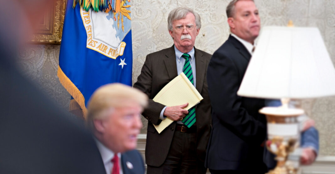 Διώκεται ποινικά ένας ακόμη «εχθρός» του Τραμπ, ο πρώην σύμβουλός του Τζον Μπόλτον