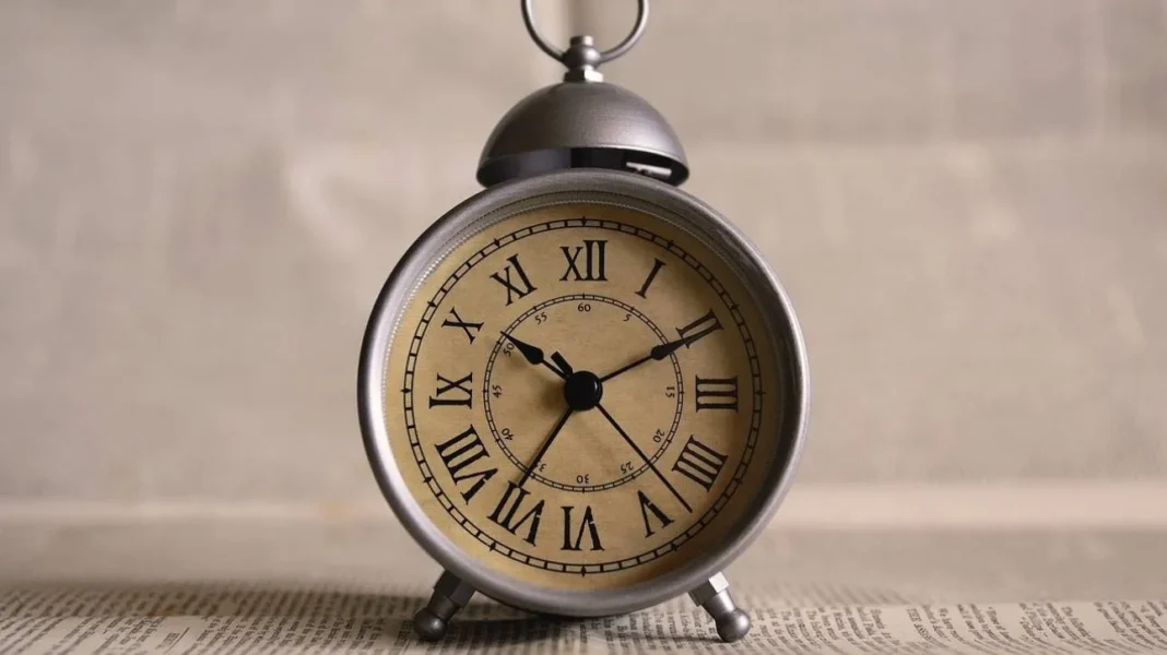 Χειμερινή ώρα: Ξημερώματα Κυριακής γυρίζουμε μια ώρα τα ρολόγια πίσω