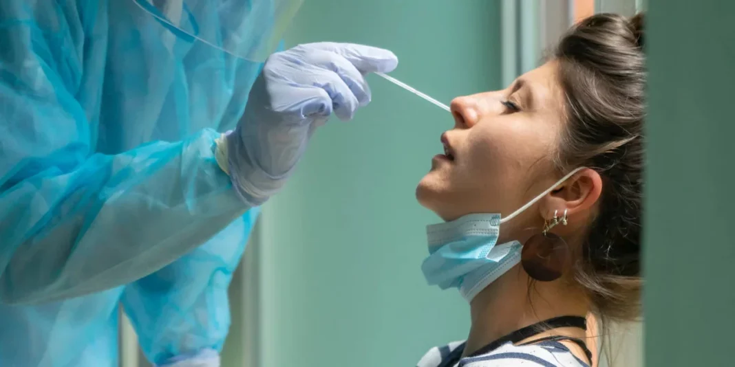 ΕΟΔΥ: Τρεις νέοι θάνατοι από COVID-19 την τελευταία εβδομάδα