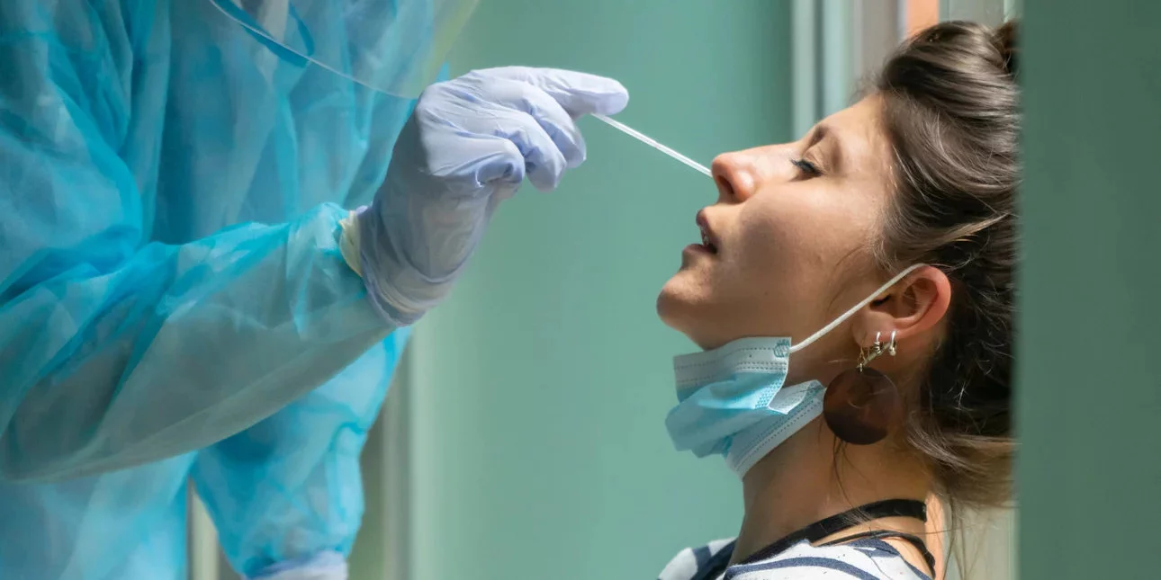 Σε έξαρση ο κορωνοϊός τον Οκτώβριο – Καταγράφηκαν πέντε θάνατοι