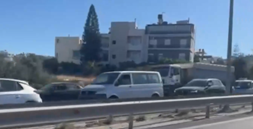 Ατελείωτες ουρές αυτοκινήτων στον ΒΟΑΚ από τις αγροτικές κινητοποιήσεις – Βίντεο