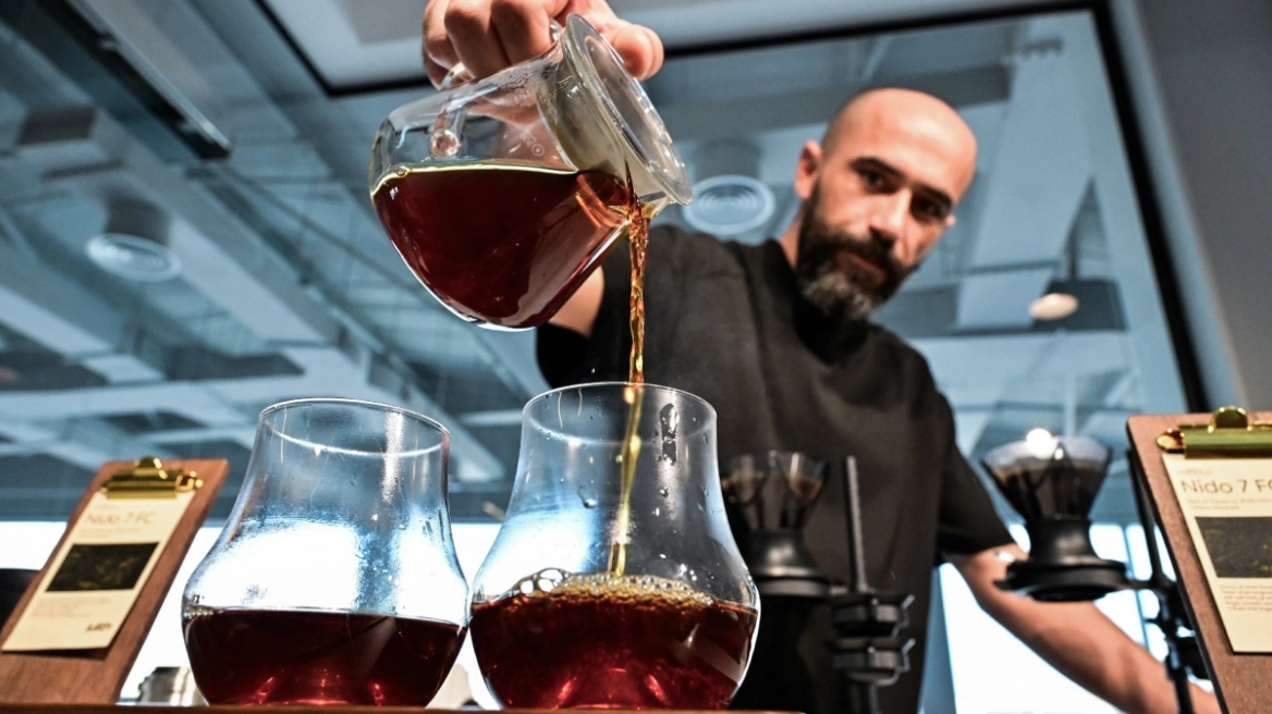 Καφές από… χρυσάφι στο Ντουμπάι: Παρασκευάζεται από σπάνιους σπόρους από τον Παναμά και κοστίζει 1.000 δολάρια