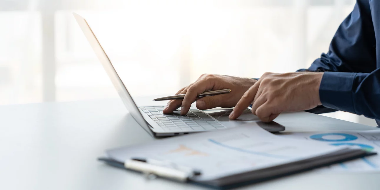 Υπολογίστε τα κέρδη στον μισθό από τις φορολογικές ελαφρύνσεις, στη νέα εφαρμογή του ΥΠΟΙΚ, με λίγα κλικ