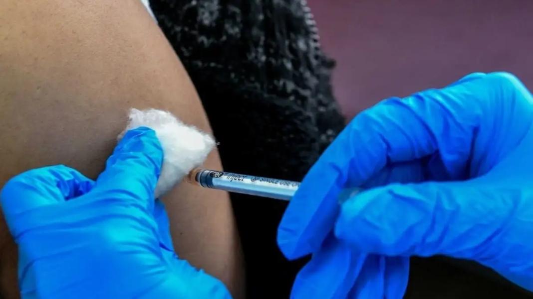Τι αλλάζει με τα εμβόλια για γρίπη, κορωνοϊό, HPV και RSV