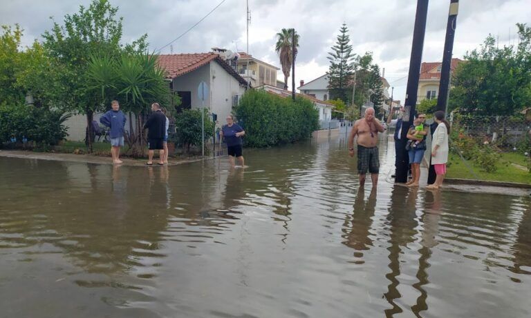 Μεσολόγγι: Εικόνες καταστροφής από το πέρασμα της κακοκαιρίας – Κλειστά αύριο τα σχολεία