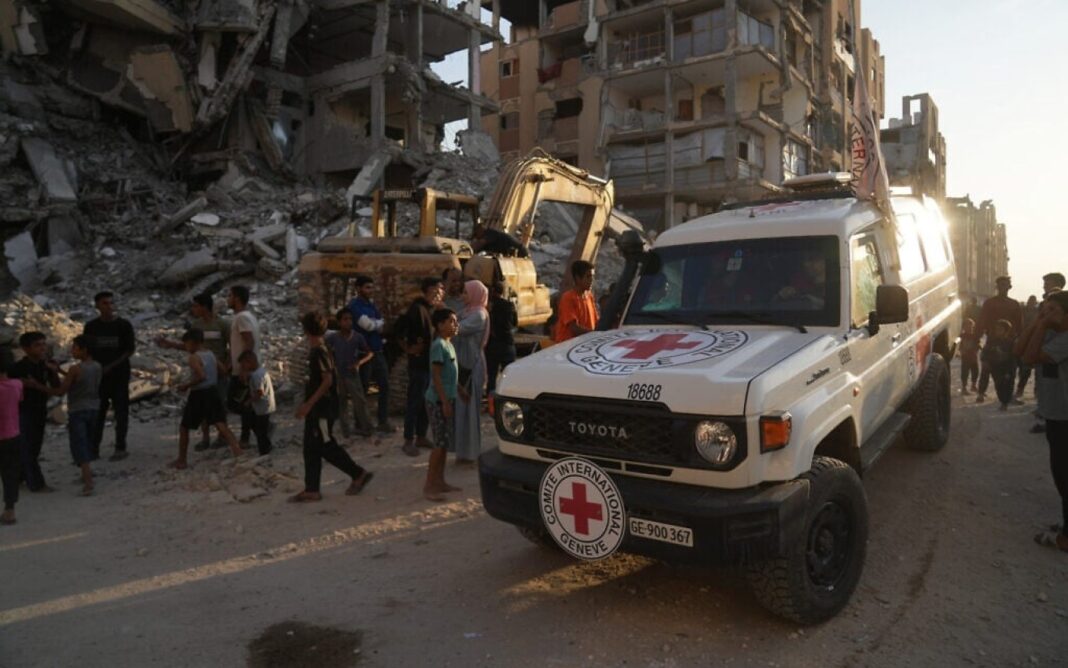 gaza_red_cross Γάζα: Παραδόθηκε η σορός ενός ακόμη Ισραηλινού ομήρου