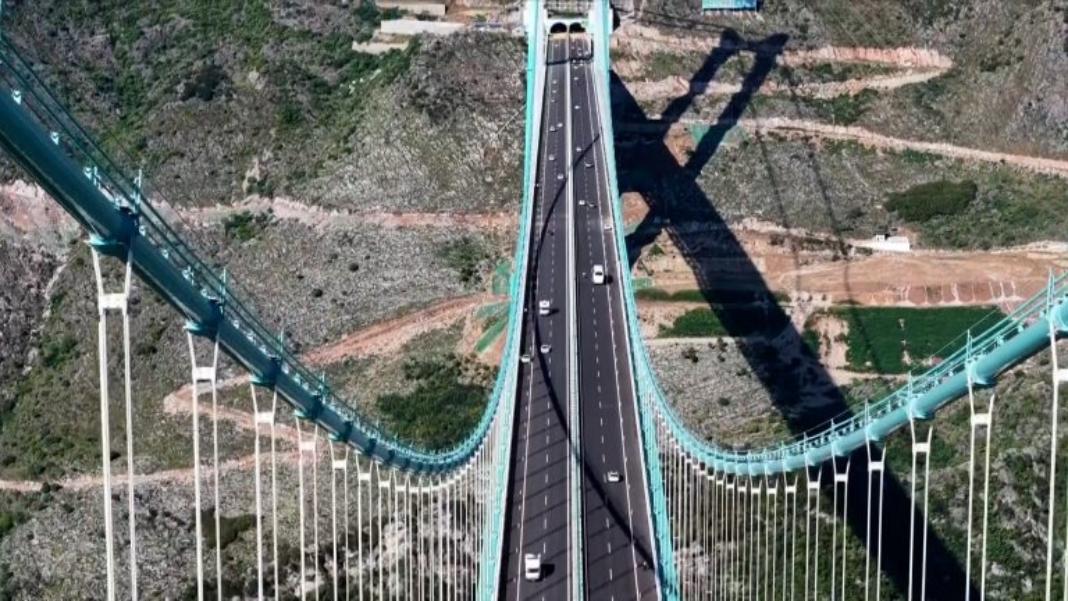 Στην Κίνα ψηλότερη γέφυρα στον κόσμο – Δείτε βίντεο