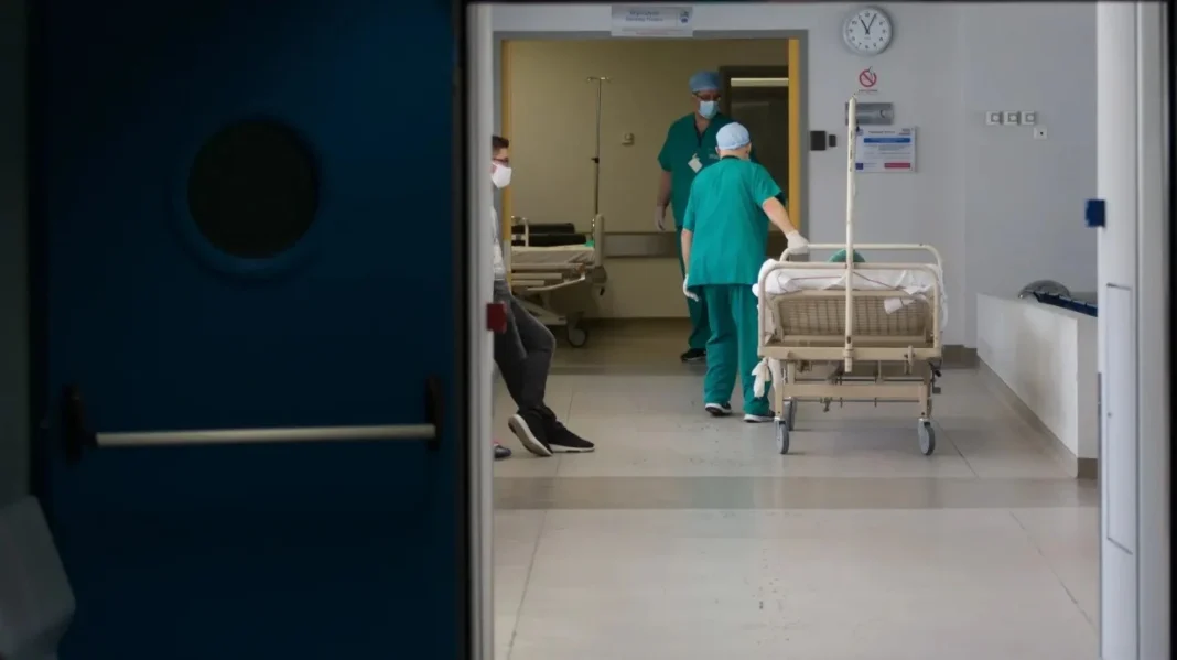 Καλάβρυτα: Διπλή απόπειρα αυτοκτονίας 48χρονης – Πήρε χάπια και έπεσε από το παράθυρο νοσοκομείου