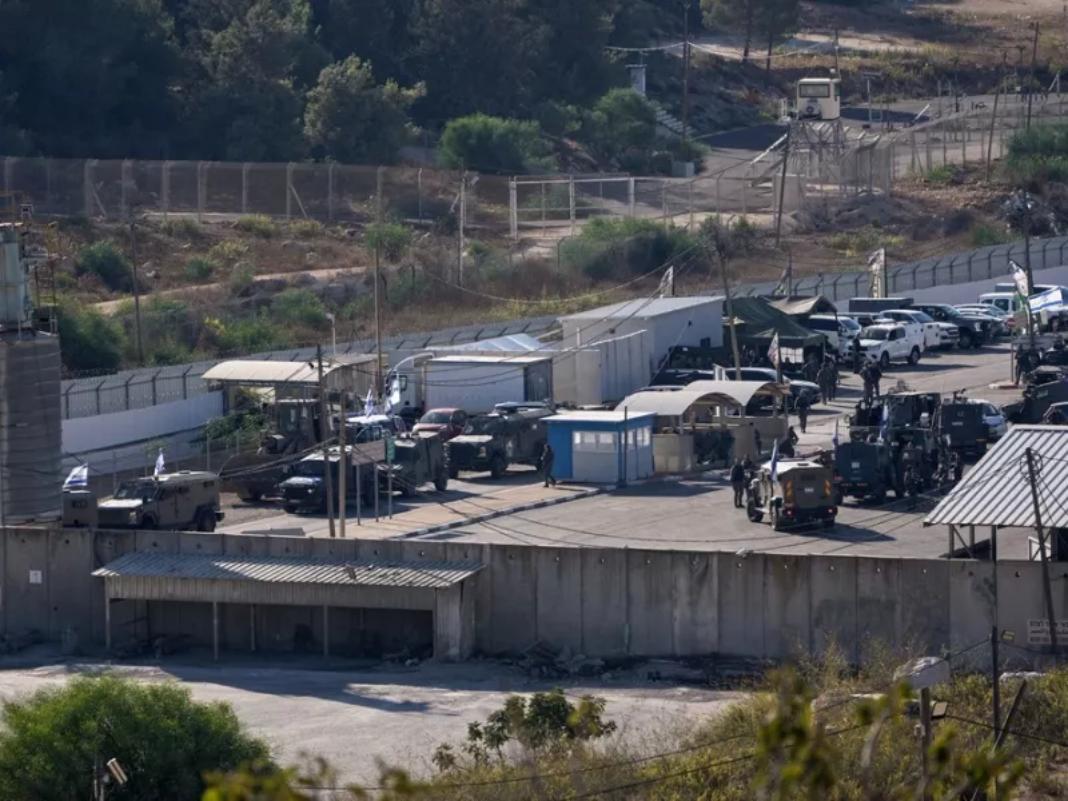 Στο Ισραήλ οι πρώτοι επτά όμηροι – Δείτε βίντεο