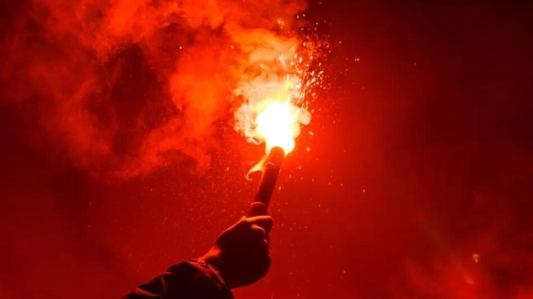 Ρέθυμνο: Είχε «φορτώσει» τη μοτοσυκλέτα του με καπνογόνα και φωτοβολίδες αλλά… δεν πήγε μακριά!
