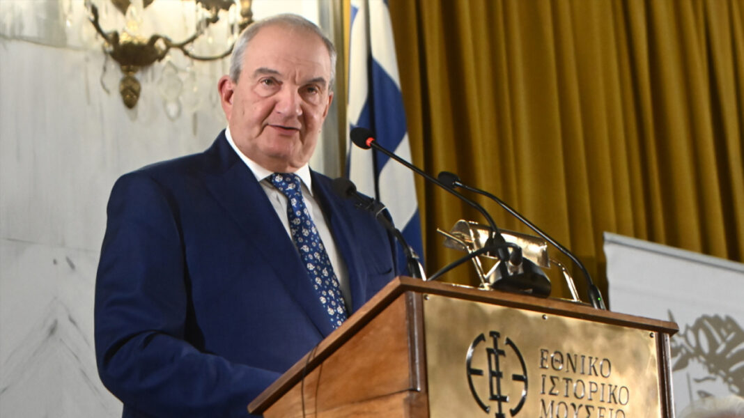 Τα «βέλη» Καραμανλή και τα σχόλια κυβερνητικών στελεχών