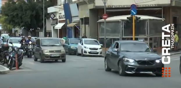 Κυκλοφοριακό χάος στην «καρδιά» των Χανίων – Για γερά νεύρα η κίνηση, δείτε βίντεο