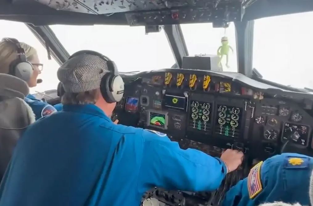 kokpit Αεροσκάφος μπήκε στο «μάτι» του τυφώνα Μελίσα – Δείτε βίντεο