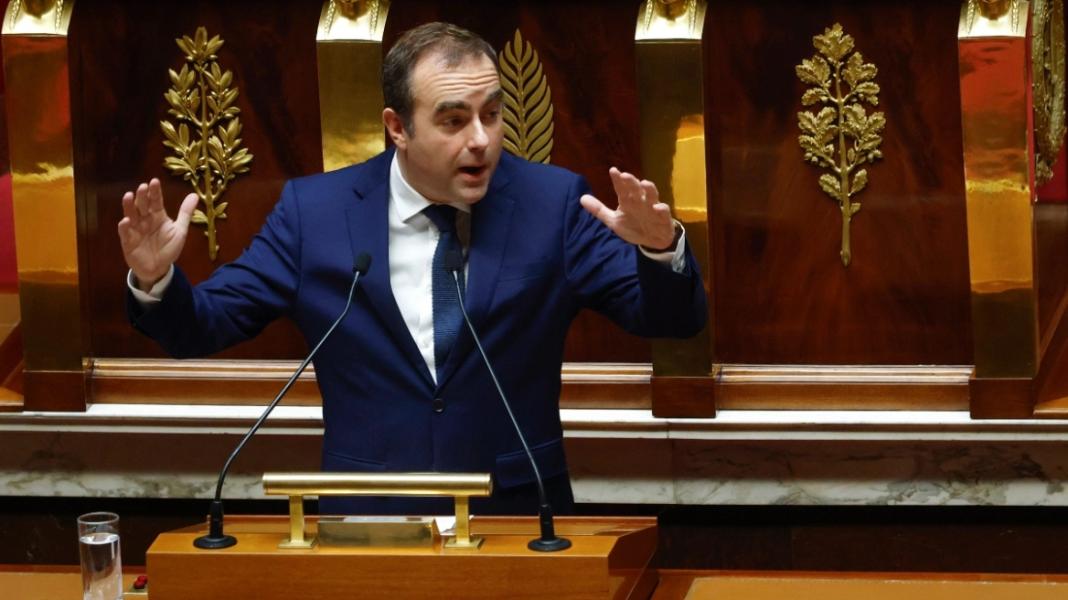 Γαλλία: Απορρίφθηκε η πρώτη πρόταση μομφής κατά της κυβέρνησης Λεκορνί