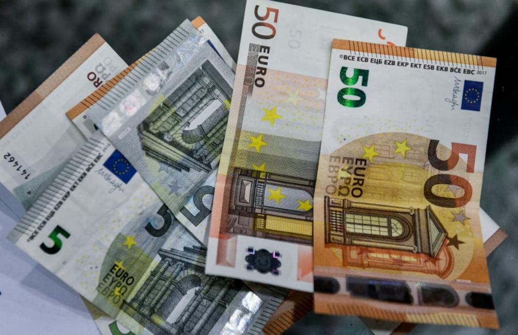 lefta Έρχεται «δώρο» 250 ευρώ από τον ΕΦΚΑ – Ποιοι το παίρνουν και πότε