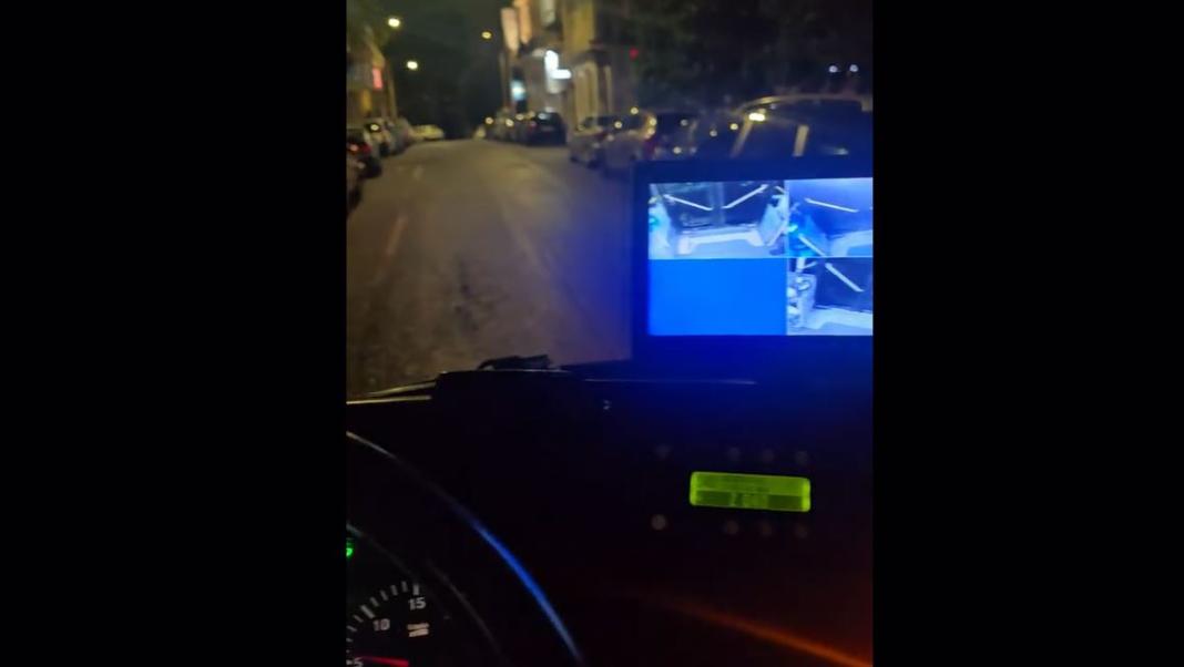 Βίντεο: Οδηγός αυτοκινήτου έκλεισε τον δρόμο σε λεωφορείο για να πάρει… σουβλάκια – «Δεν μου έφερες ένα»