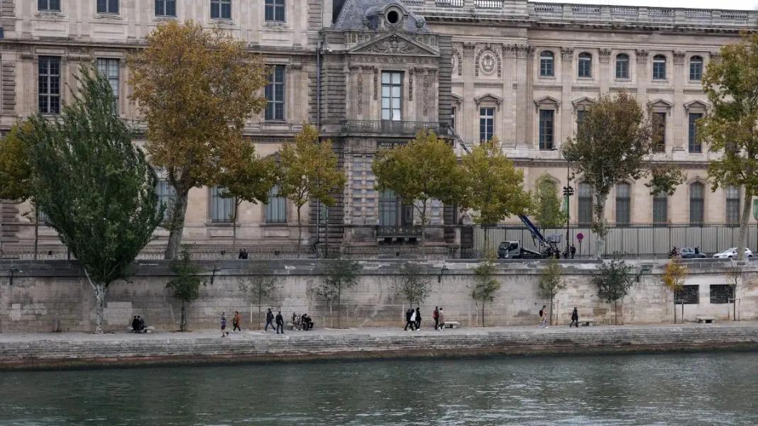 Λούβρο: Πώς στήθηκε η κινηματογραφική διάρρηξη με λεία κοσμήματα ανεκτίμητης αξίας μέσα σε 7 λεπτά