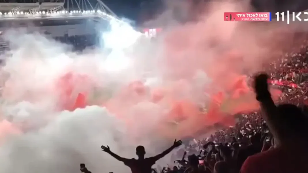 Επεισόδια, φωτοβολίδες, καπνογόνα και ακύρωση στο ντέρμπι Μακάμπι-Χάποελ στο Ισραήλ: Τέσσερις τραυματίες, 13 συλλήψεις