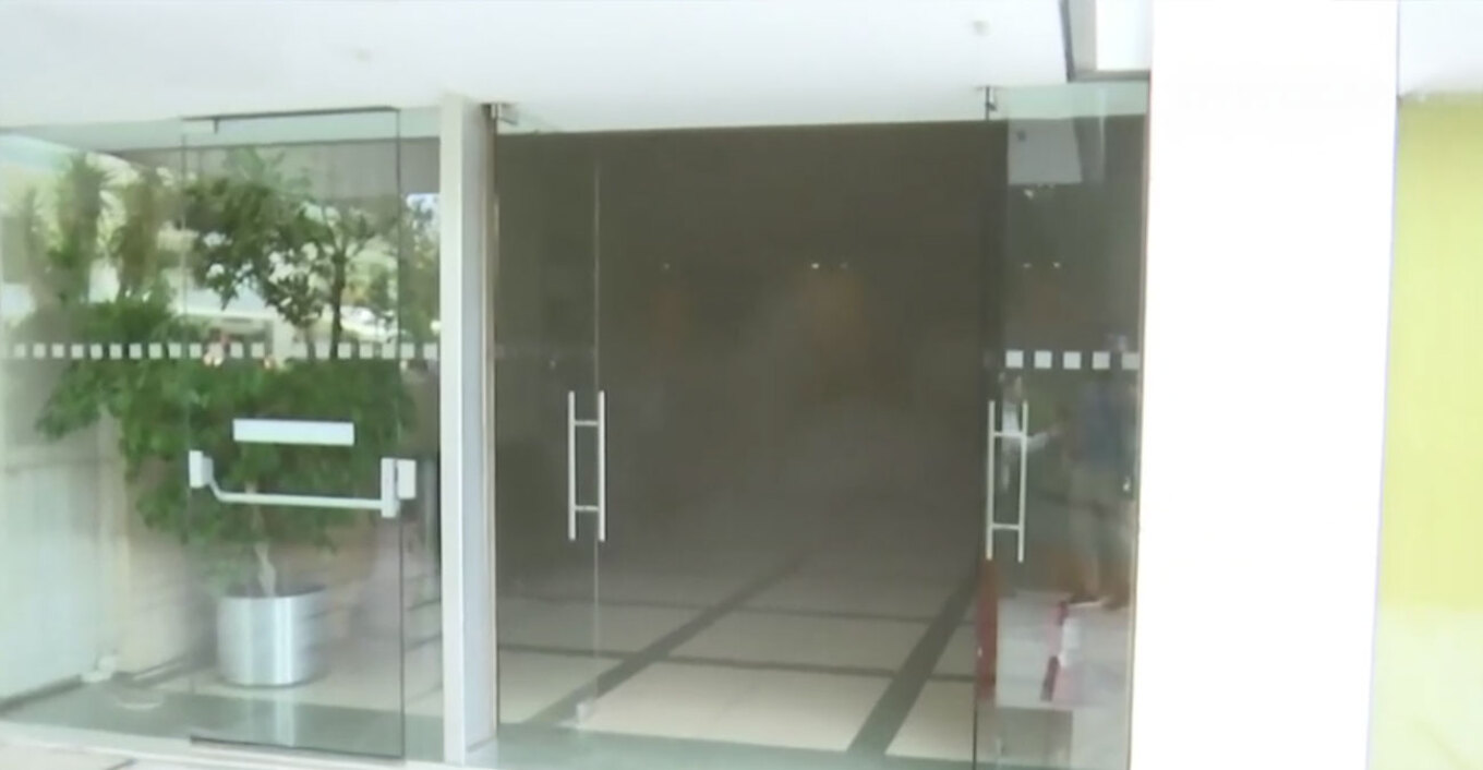 Φωτιά στο υπόγειο του Πύργου Αθηνών – Εκκενώνεται το κτίριο