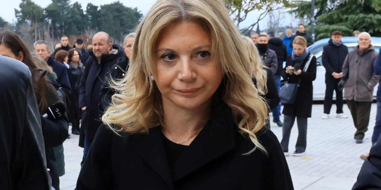 Η ανάρτηση της Μαρίας Καρυστιανού για τη μαθητική παρέλαση της 28ης Οκτωβρίου μπροστά από τον Άγνωστο Στρατιώτη