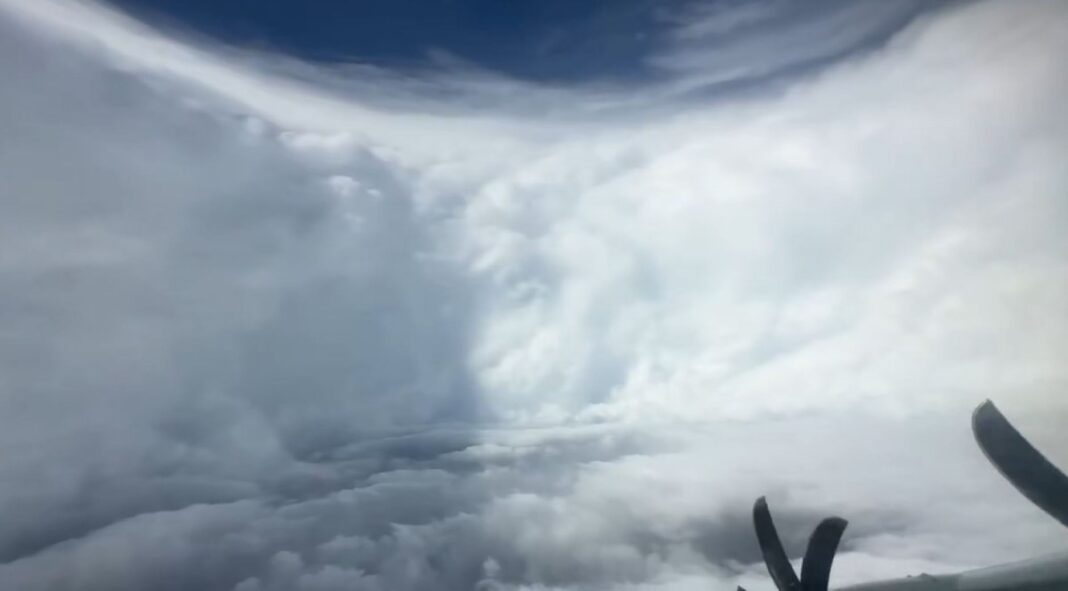 melissa-hurricane-1200x664 Εντυπωσιακό βίντεο από το μάτι του τρομακτικού τυφώνα κατηγορίας 5 Μελίσα